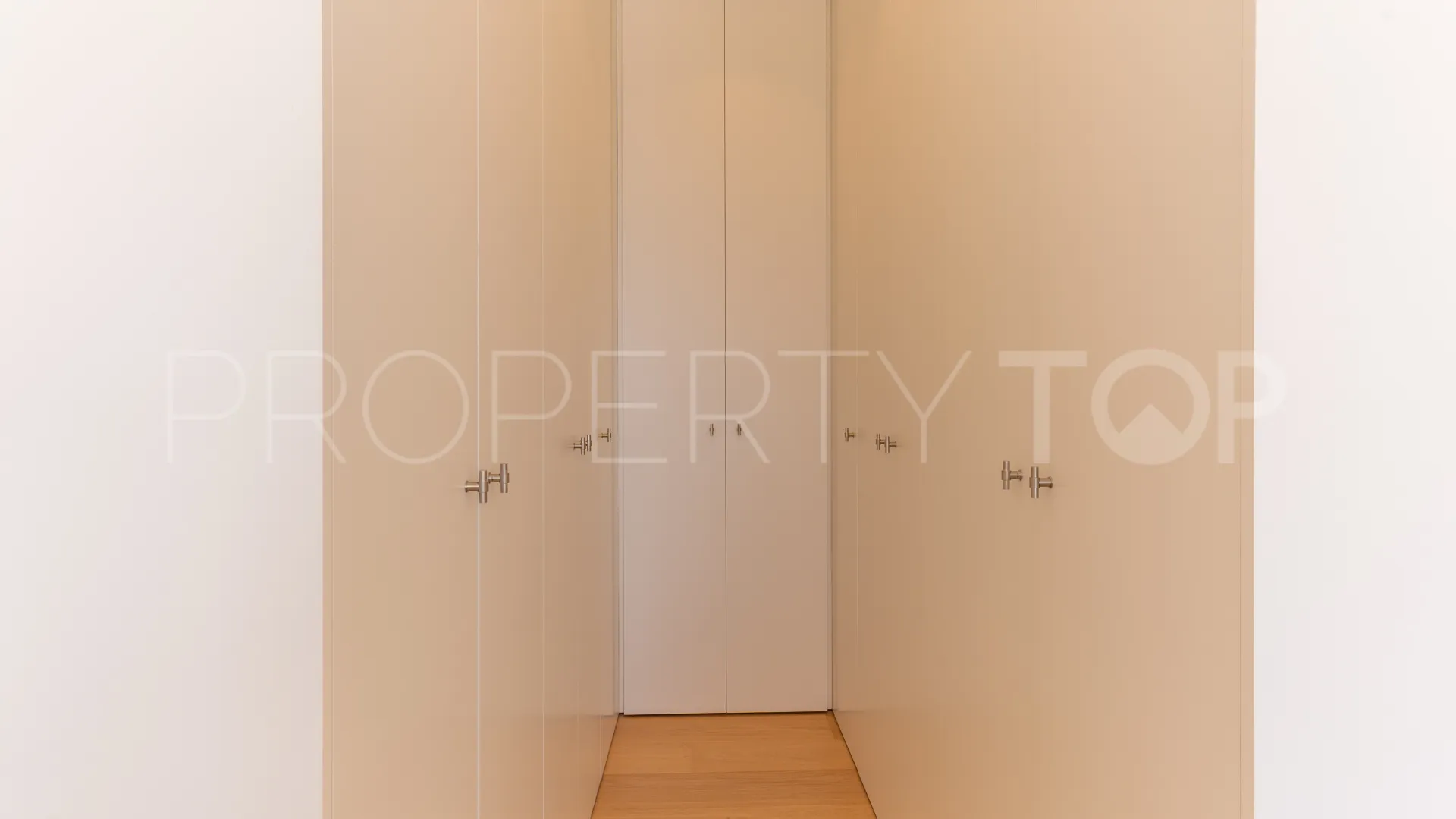 Se vende villa en Sierra Blanca Country Club con 3 dormitorios