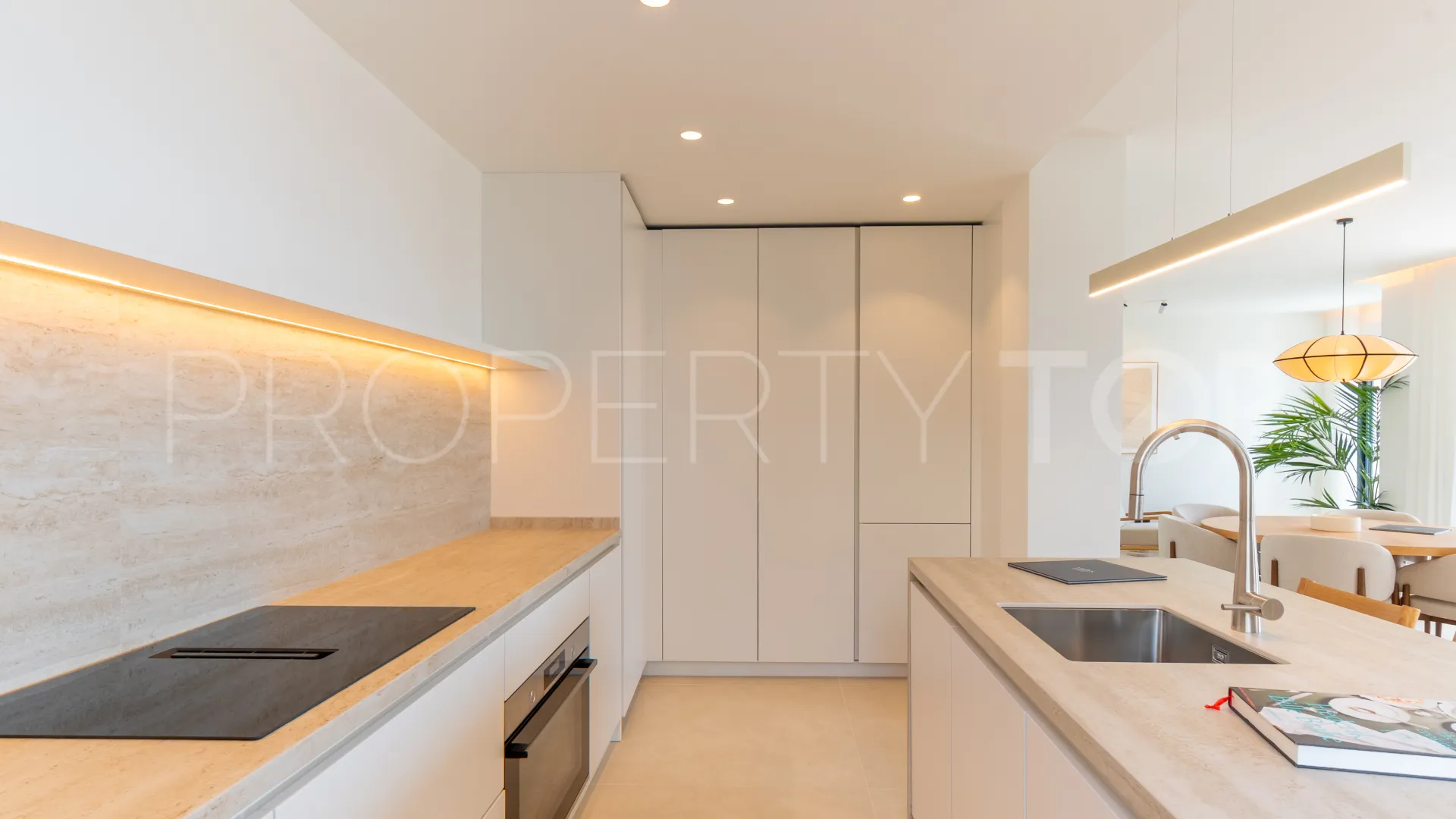 Se vende villa en Sierra Blanca Country Club con 3 dormitorios