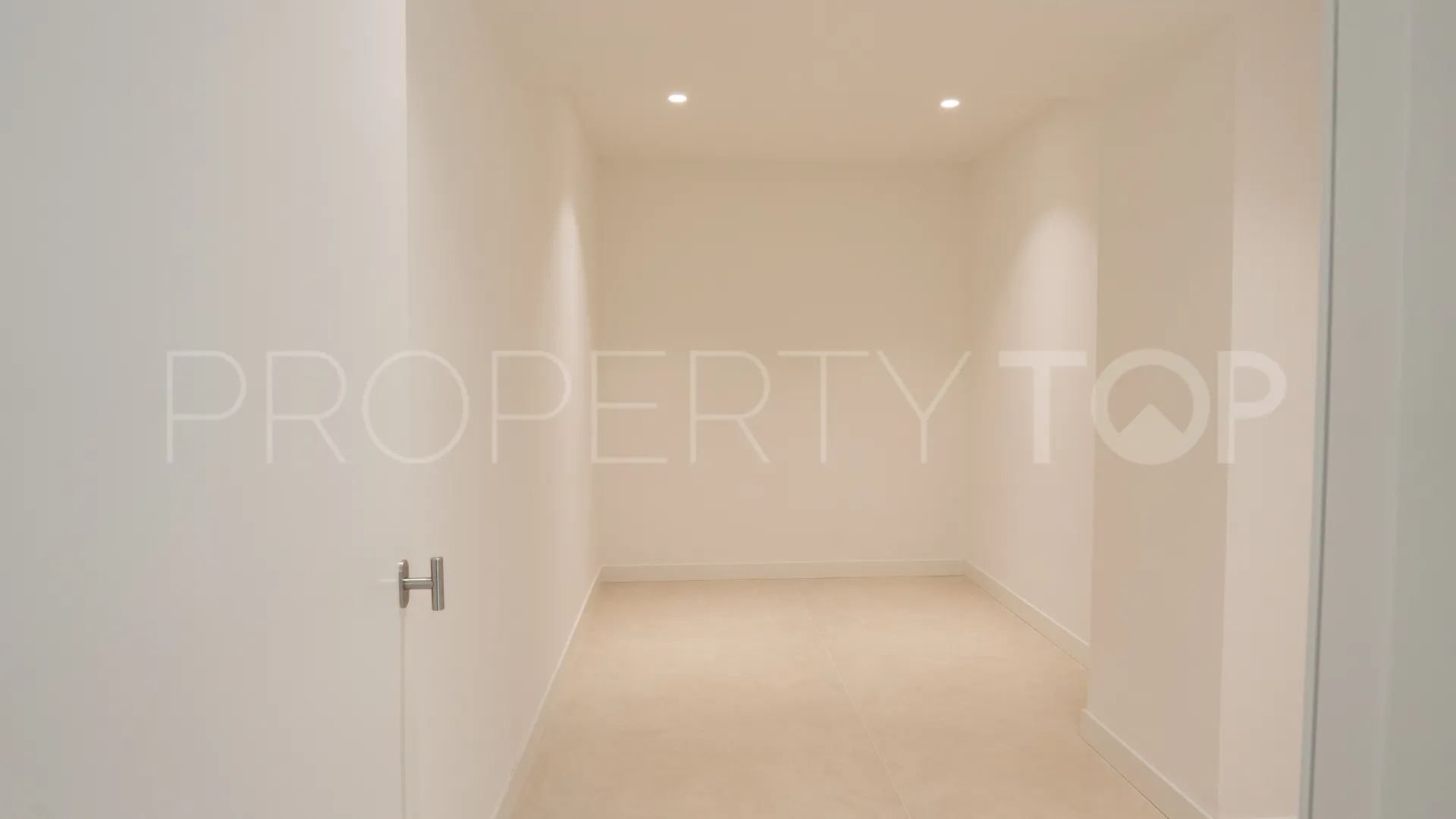 Se vende villa en Sierra Blanca Country Club con 3 dormitorios