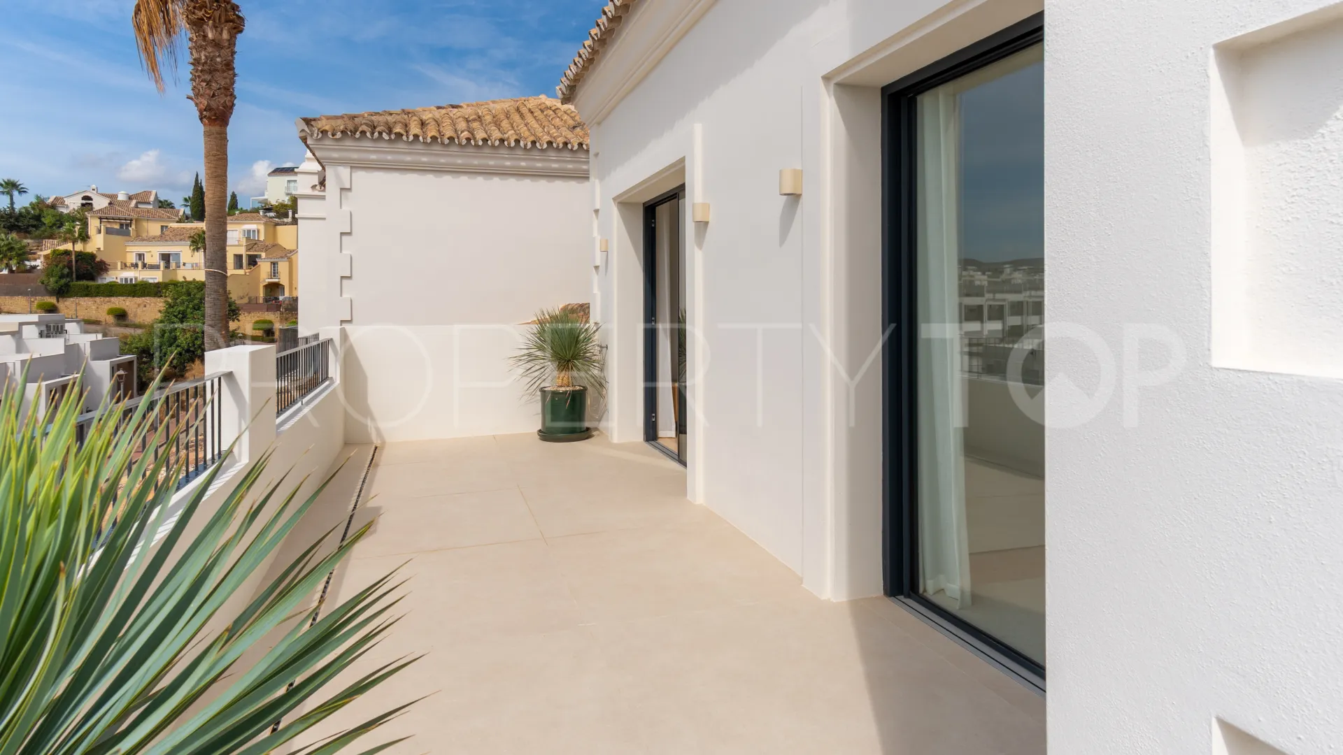 Se vende villa en Sierra Blanca Country Club con 3 dormitorios