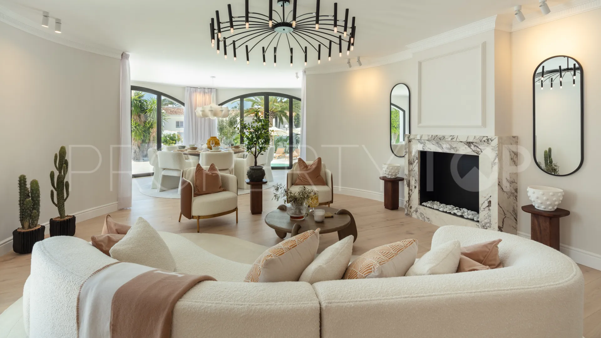 Buy villa with 5 bedrooms in Nueva Andalucia