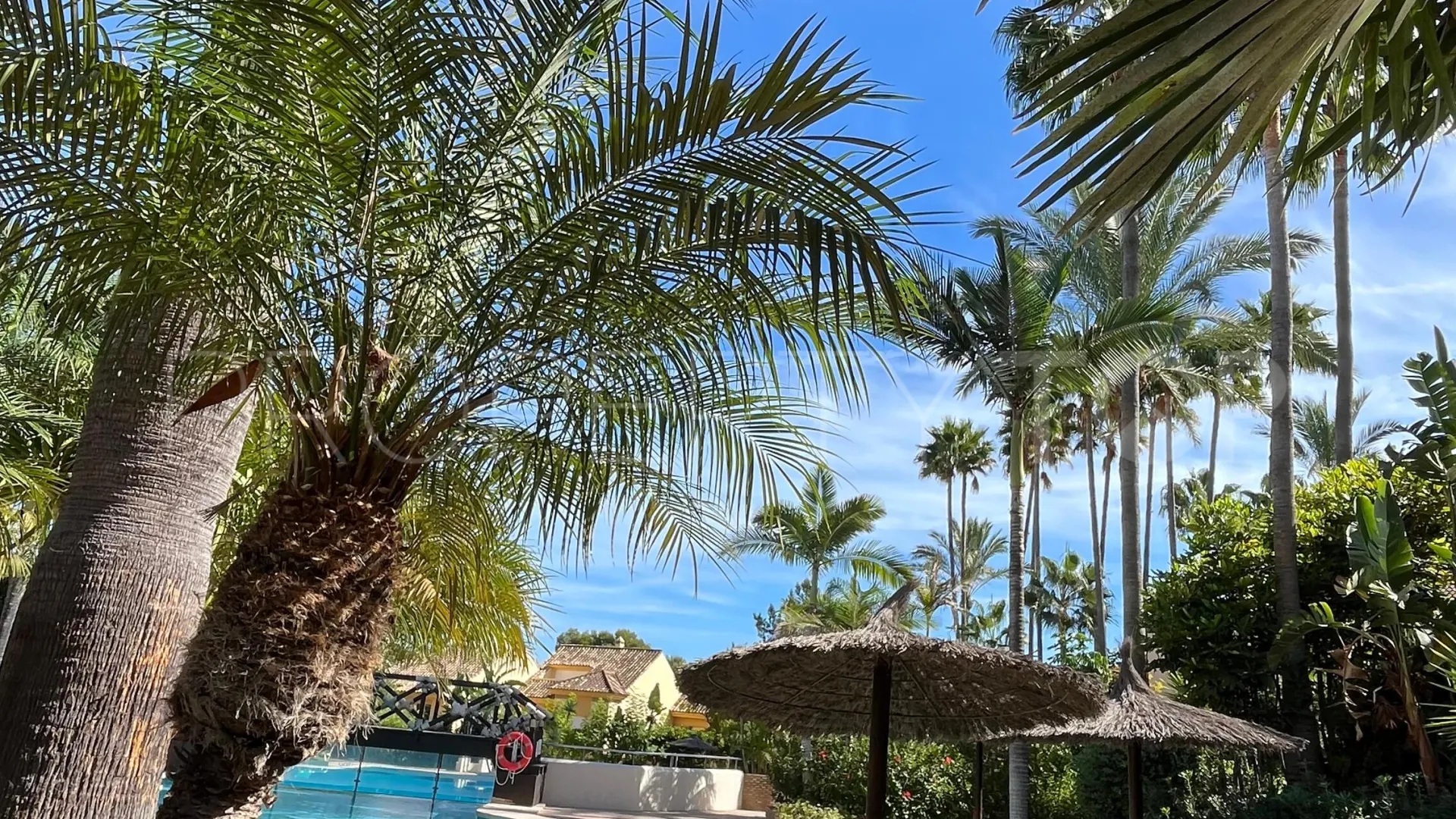 Apartment for sale in Rio Real Golf with 3 bedrooms