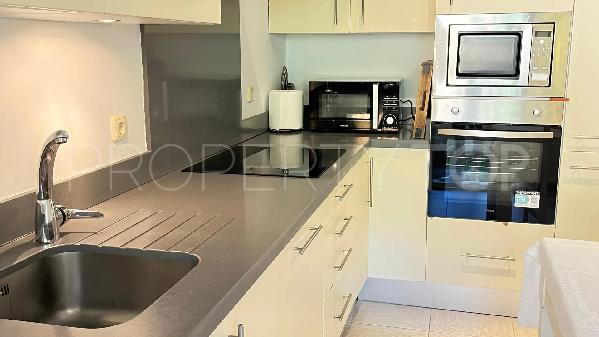 Apartment for sale in Rio Real Golf with 3 bedrooms