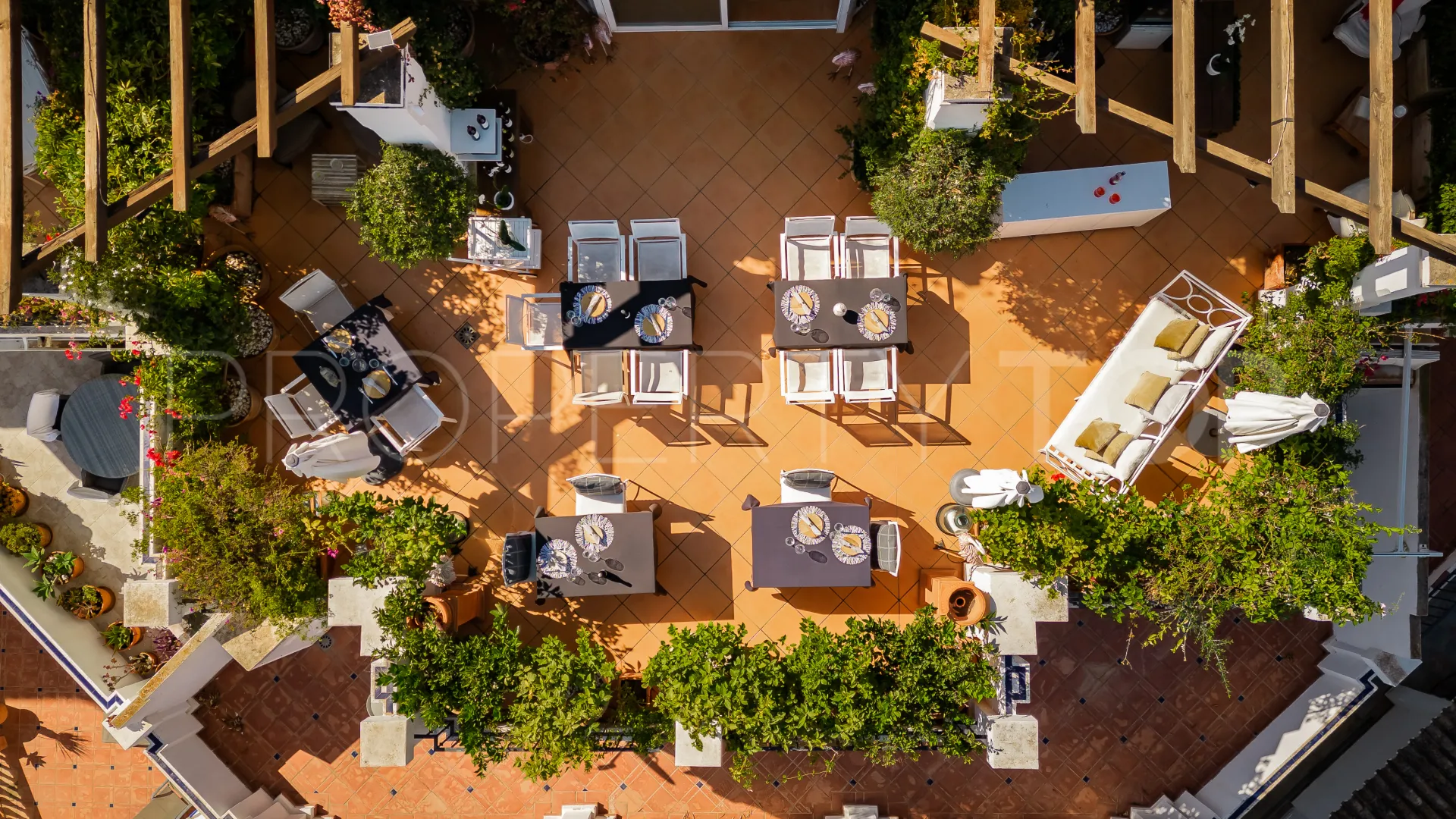 For sale penthouse with 3 bedrooms in Nueva Andalucia