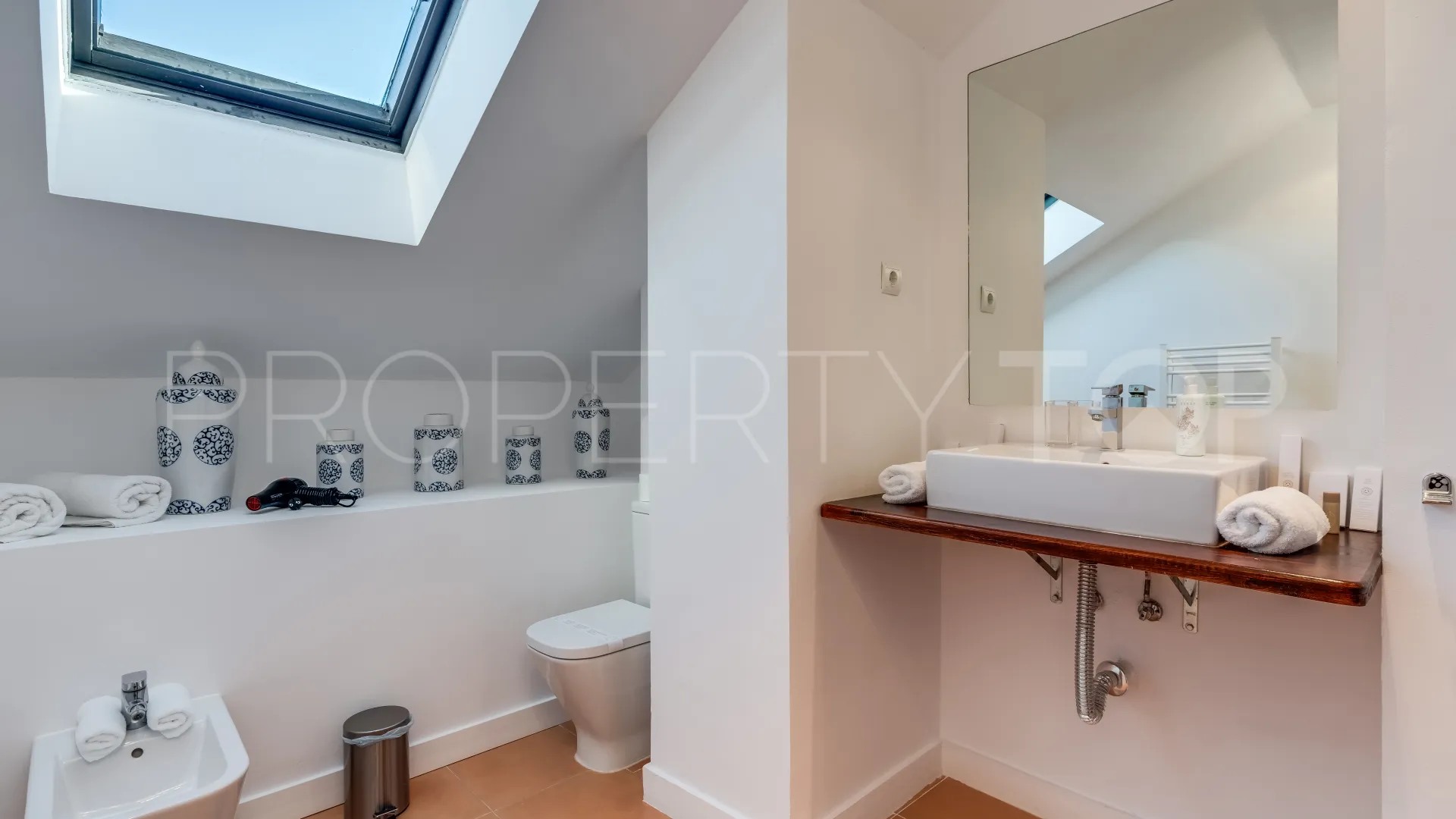 For sale penthouse with 3 bedrooms in Nueva Andalucia