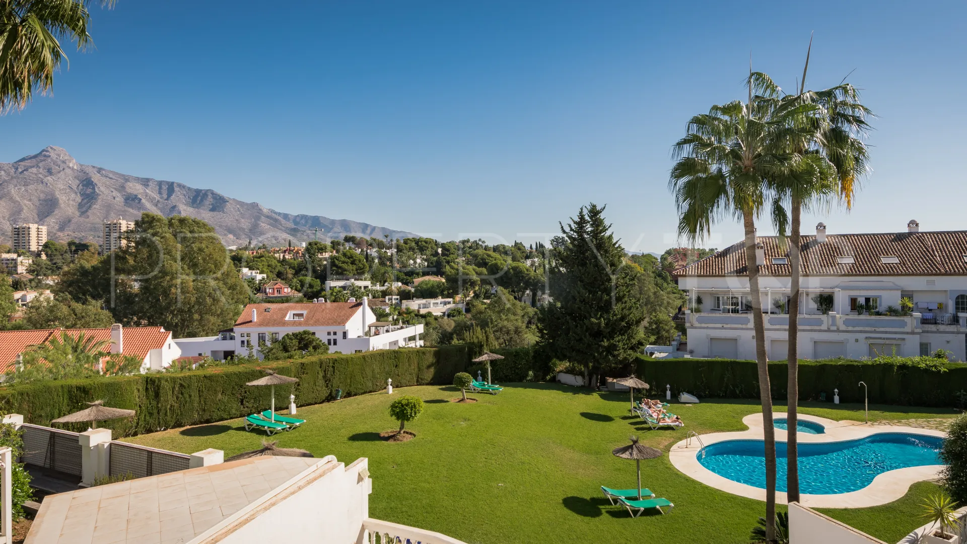 For sale penthouse with 3 bedrooms in Nueva Andalucia