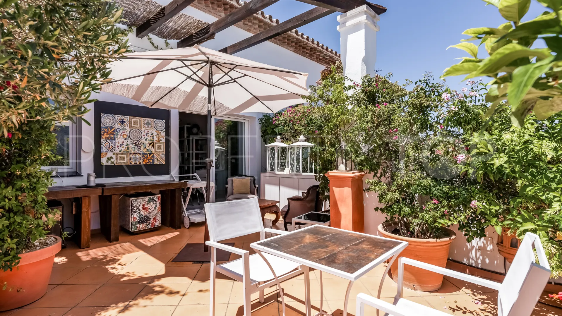 For sale penthouse with 3 bedrooms in Nueva Andalucia