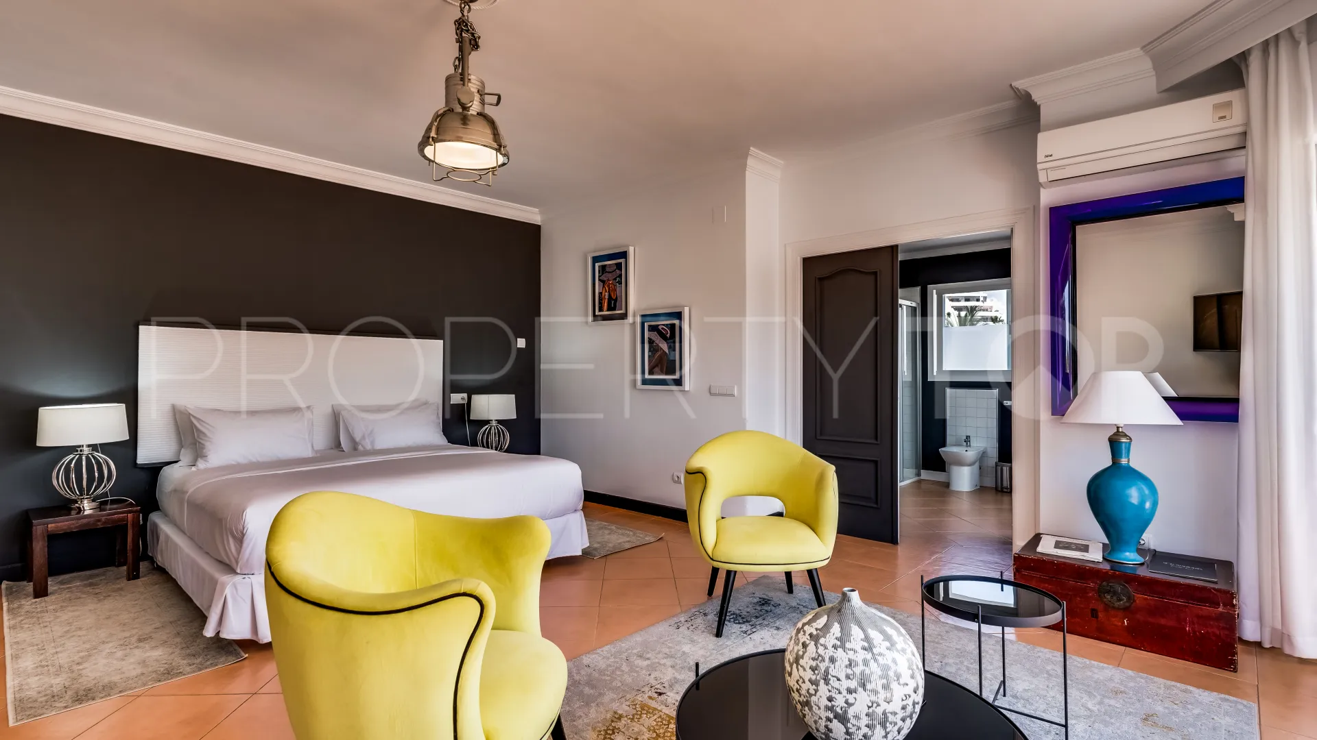 For sale penthouse with 3 bedrooms in Nueva Andalucia