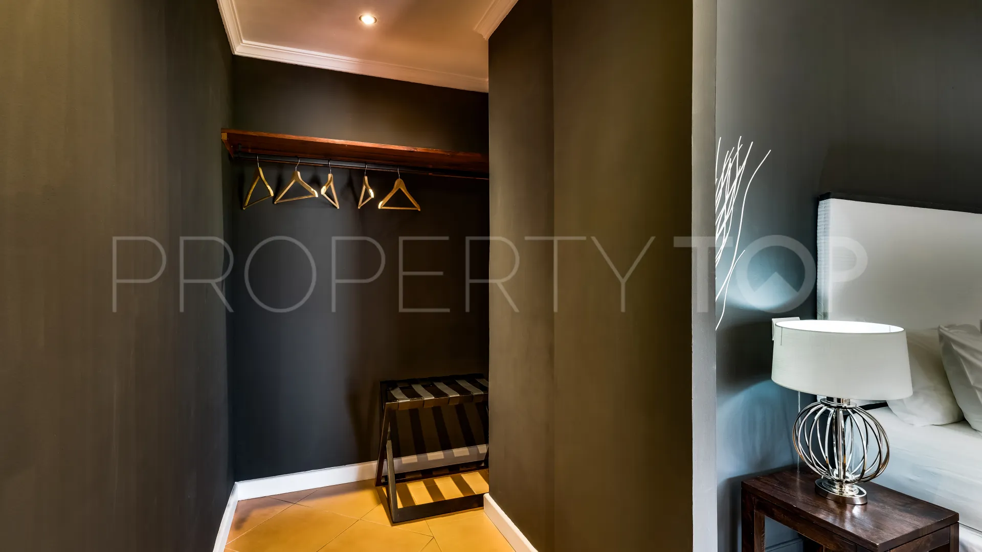For sale penthouse with 3 bedrooms in Nueva Andalucia