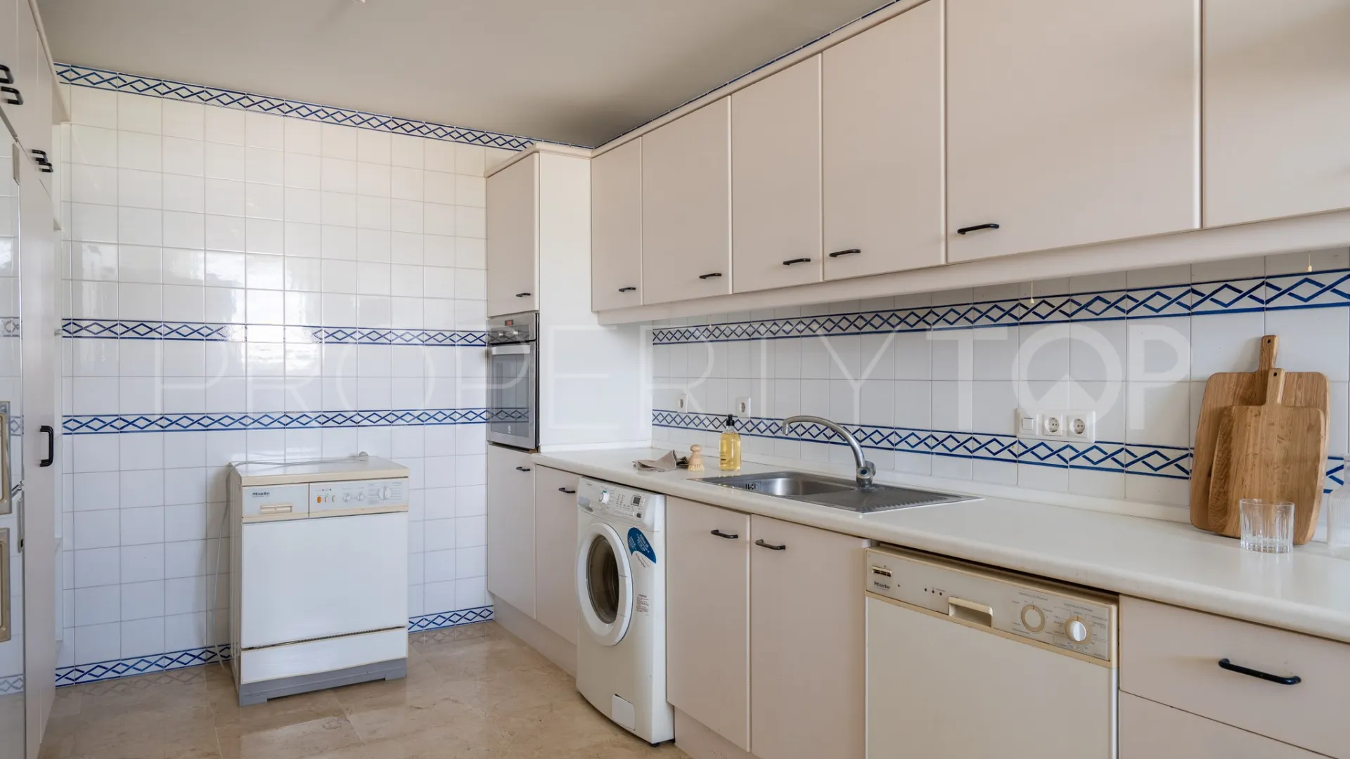 For sale Guadalmina Alta 2 bedrooms apartment