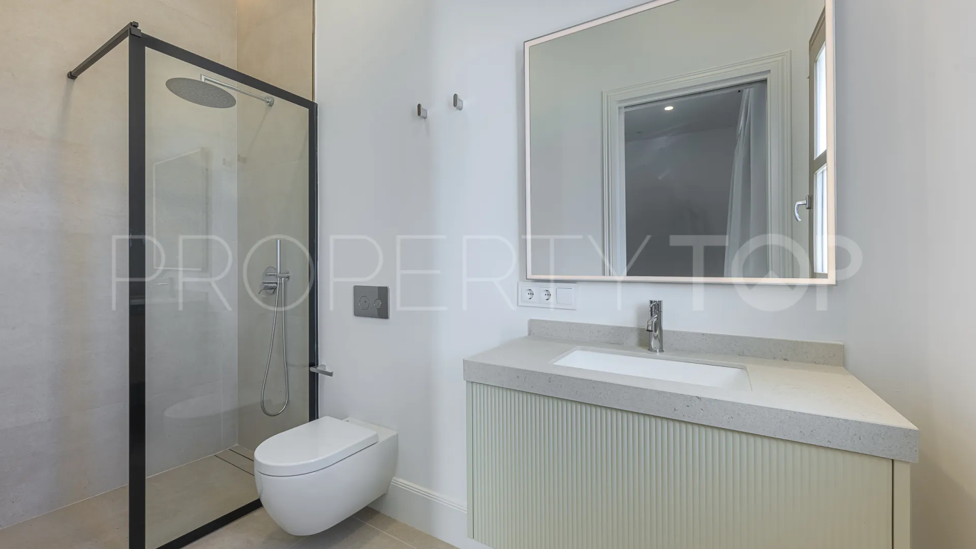 Buy 4 bedrooms villa in Estepona