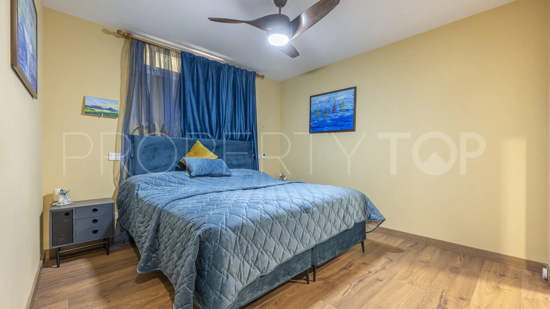 Comprar apartamento planta baja de 5 dormitorios en Benahavis