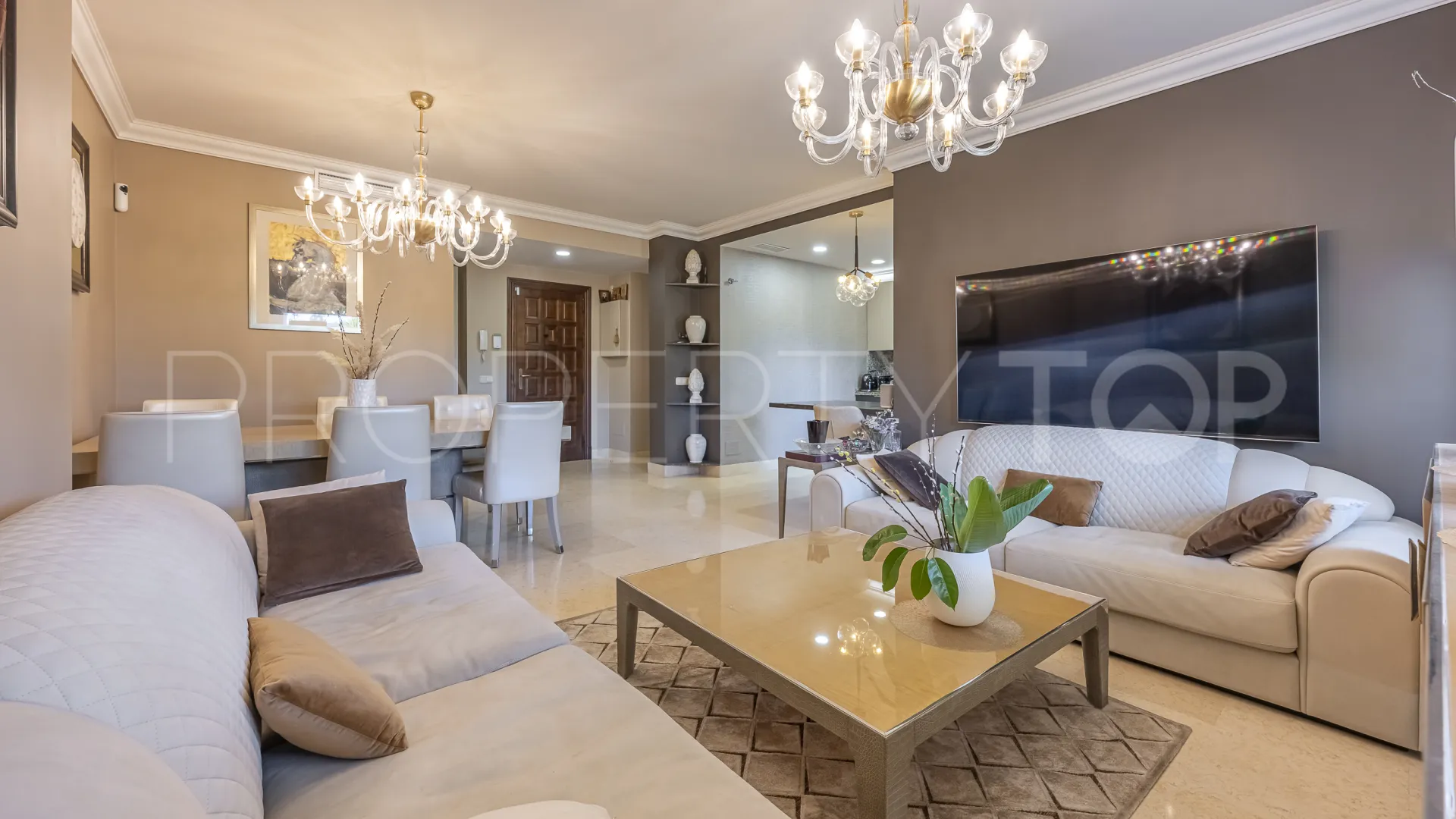 Comprar apartamento planta baja de 5 dormitorios en Benahavis