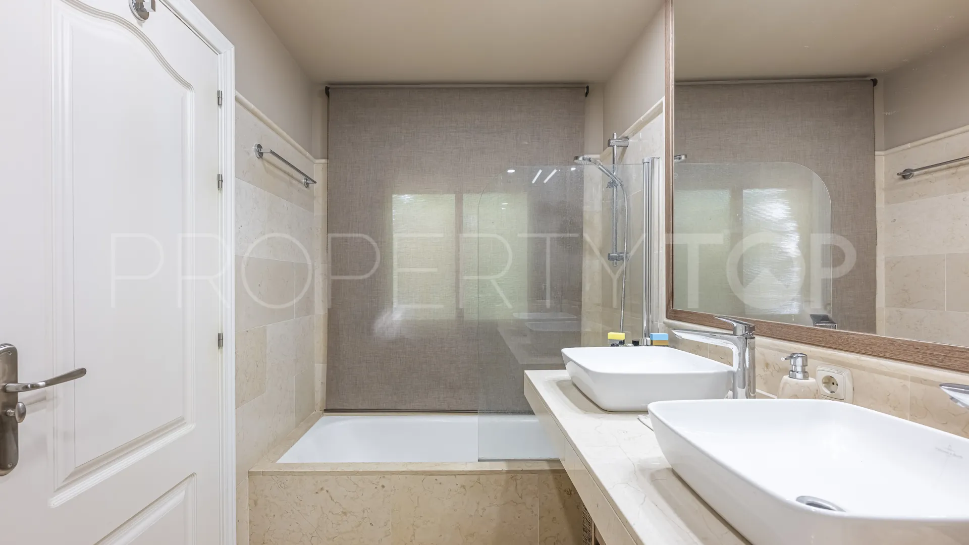 Comprar apartamento planta baja de 5 dormitorios en Benahavis