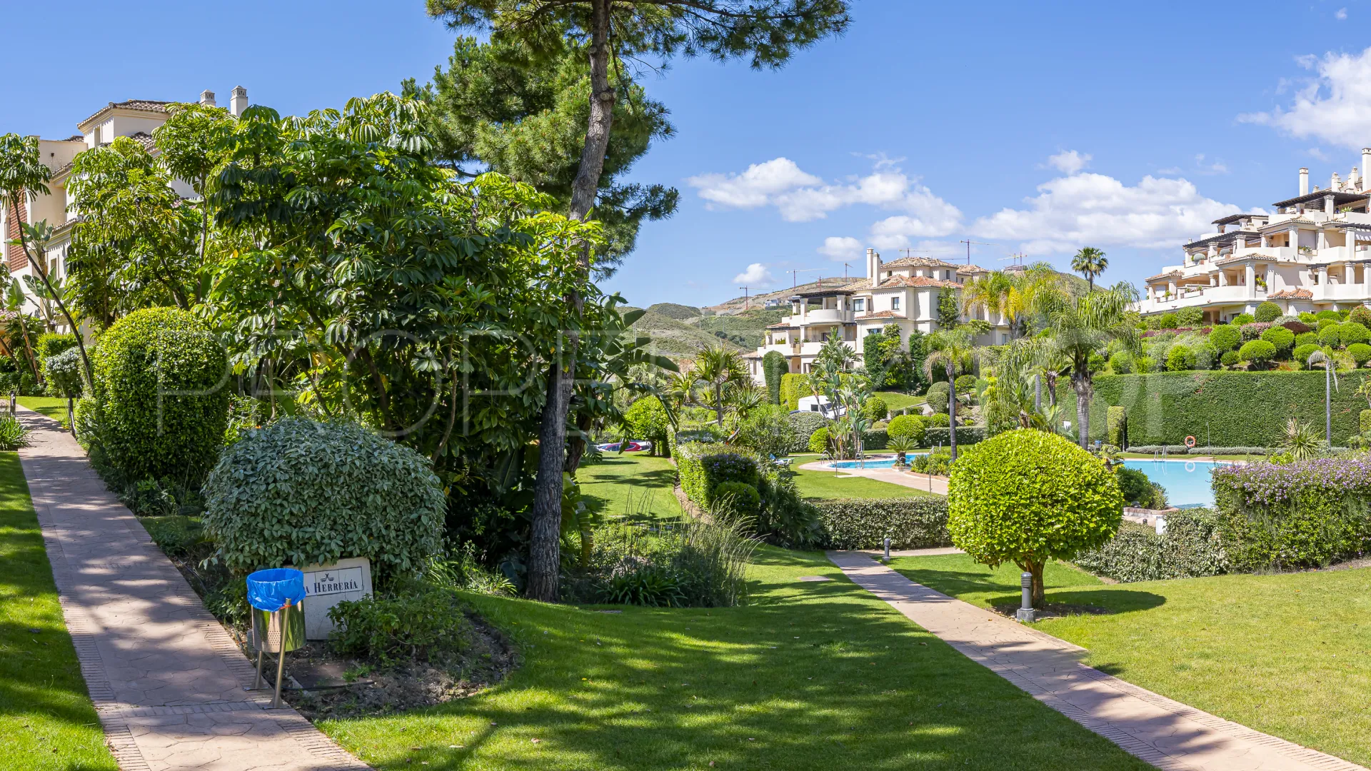 Comprar apartamento planta baja de 5 dormitorios en Benahavis