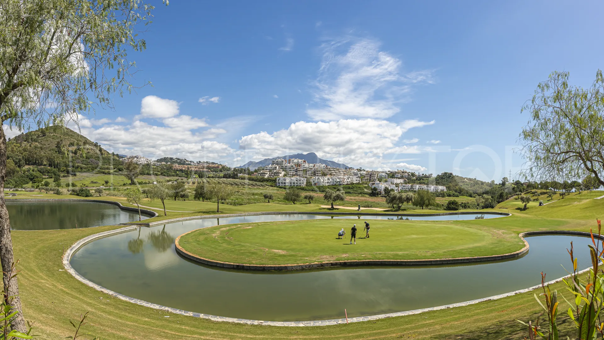 Comprar apartamento planta baja de 5 dormitorios en Benahavis
