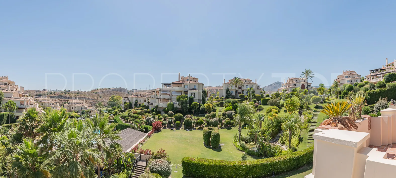 Comprar apartamento planta baja de 5 dormitorios en Benahavis