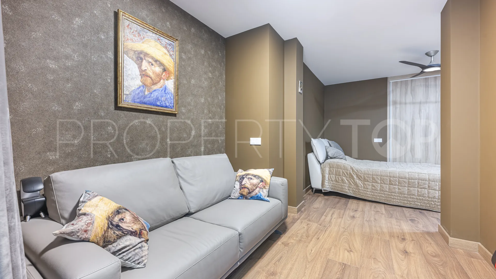 Comprar apartamento planta baja de 5 dormitorios en Benahavis