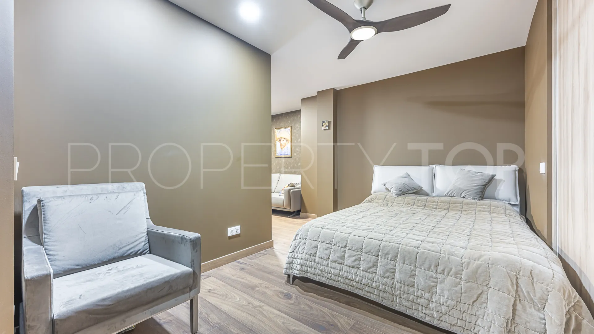 Comprar apartamento planta baja de 5 dormitorios en Benahavis