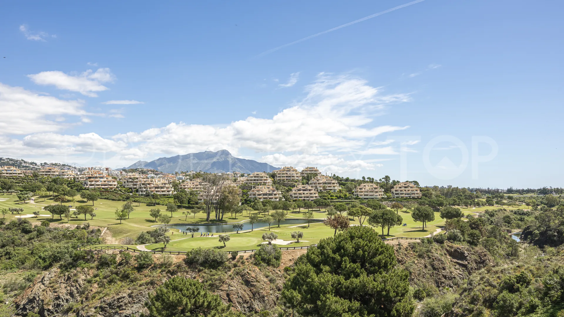 Comprar apartamento planta baja de 5 dormitorios en Benahavis