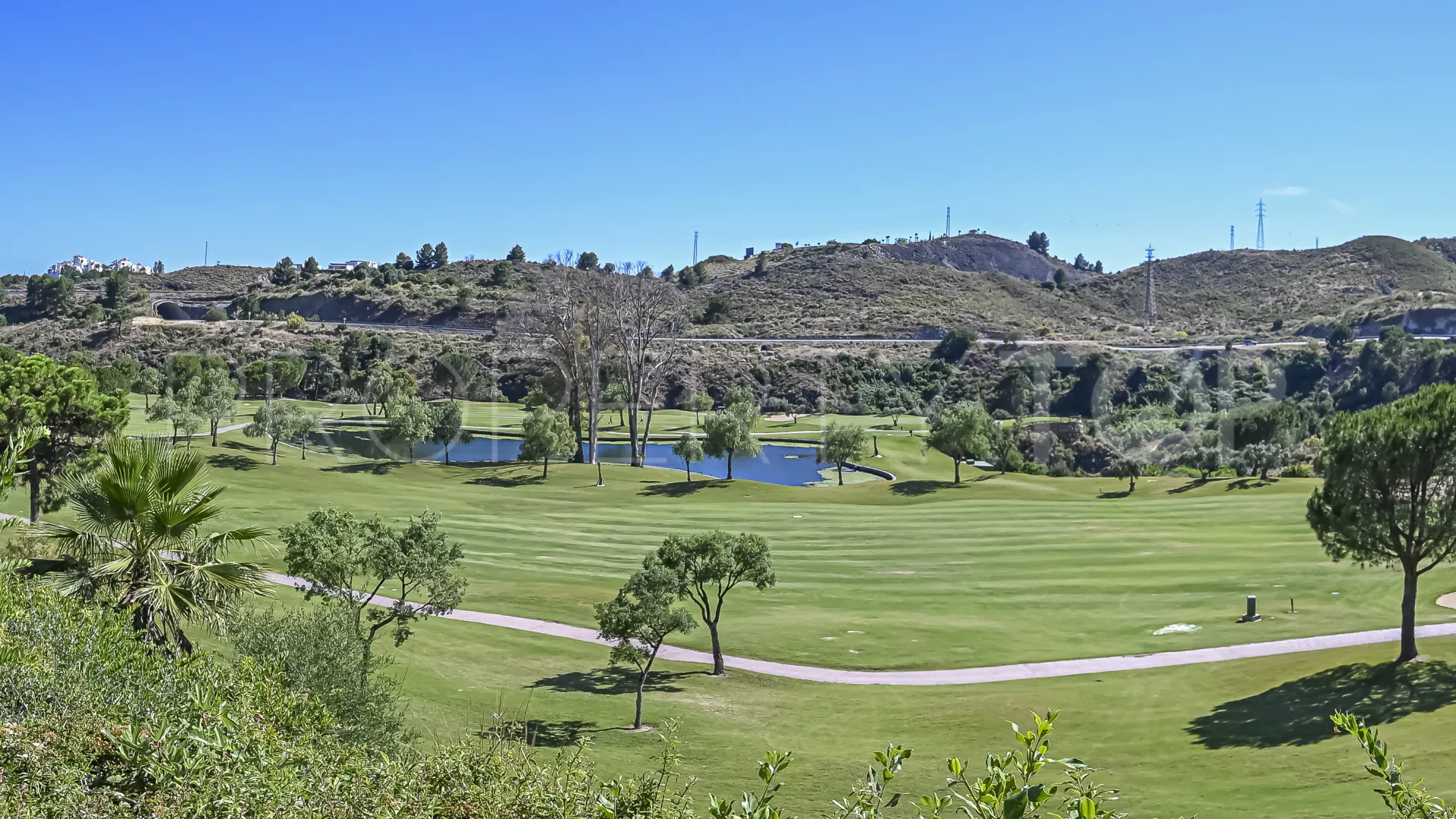 Comprar apartamento planta baja de 5 dormitorios en Benahavis