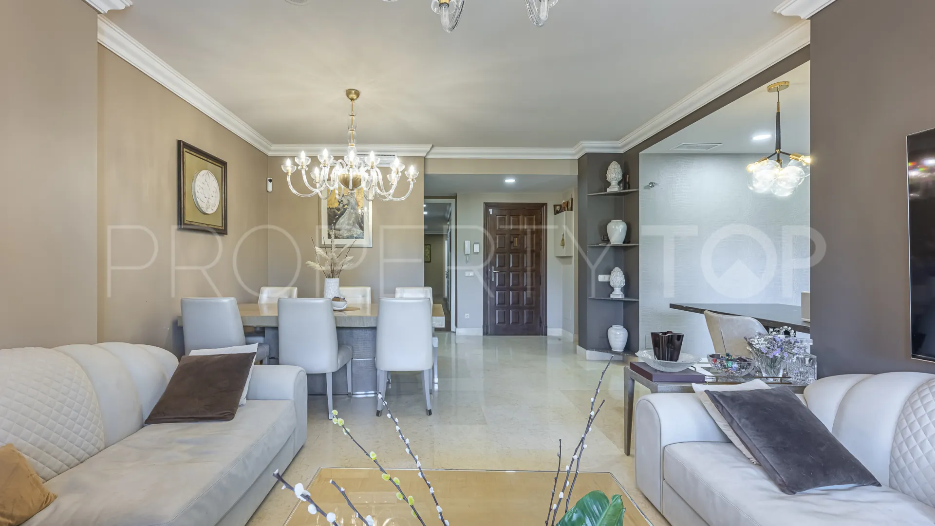 Comprar apartamento planta baja de 5 dormitorios en Benahavis