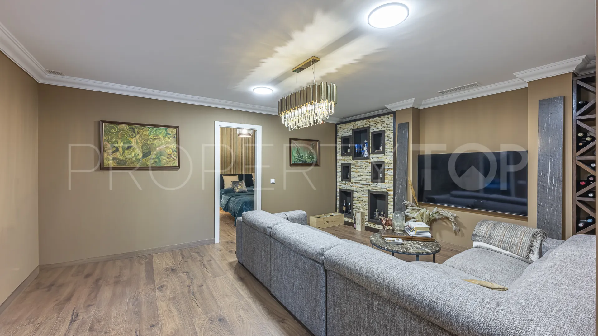 Comprar apartamento planta baja de 5 dormitorios en Benahavis