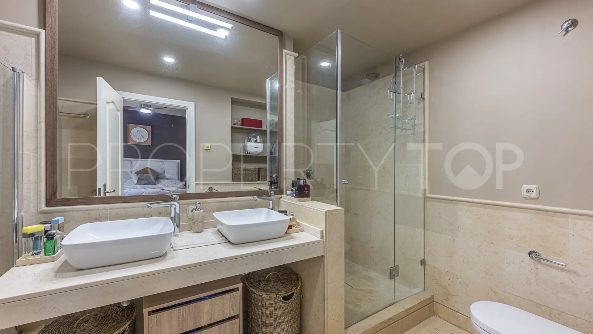 Comprar apartamento planta baja de 5 dormitorios en Benahavis