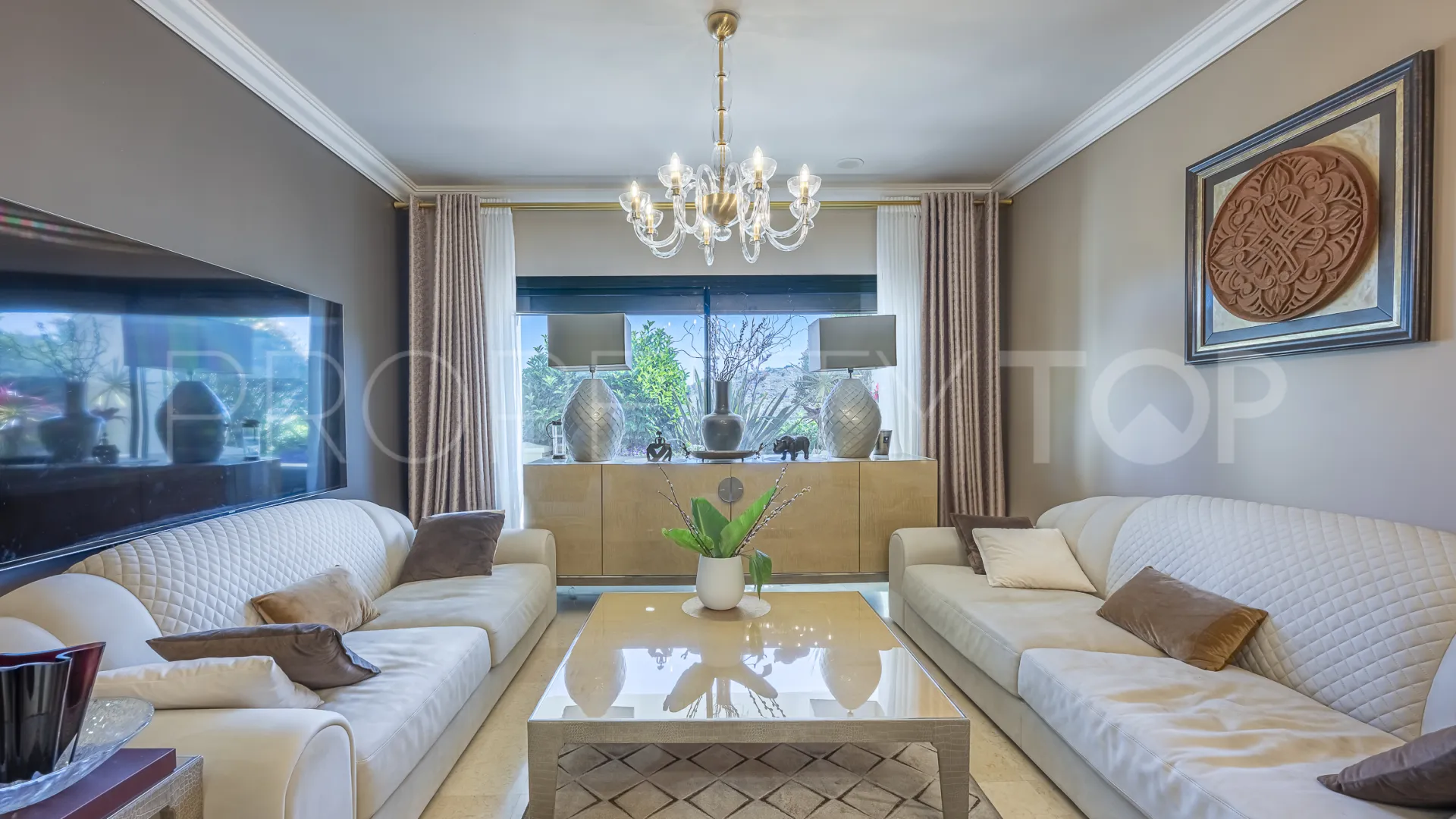 Comprar apartamento planta baja de 5 dormitorios en Benahavis