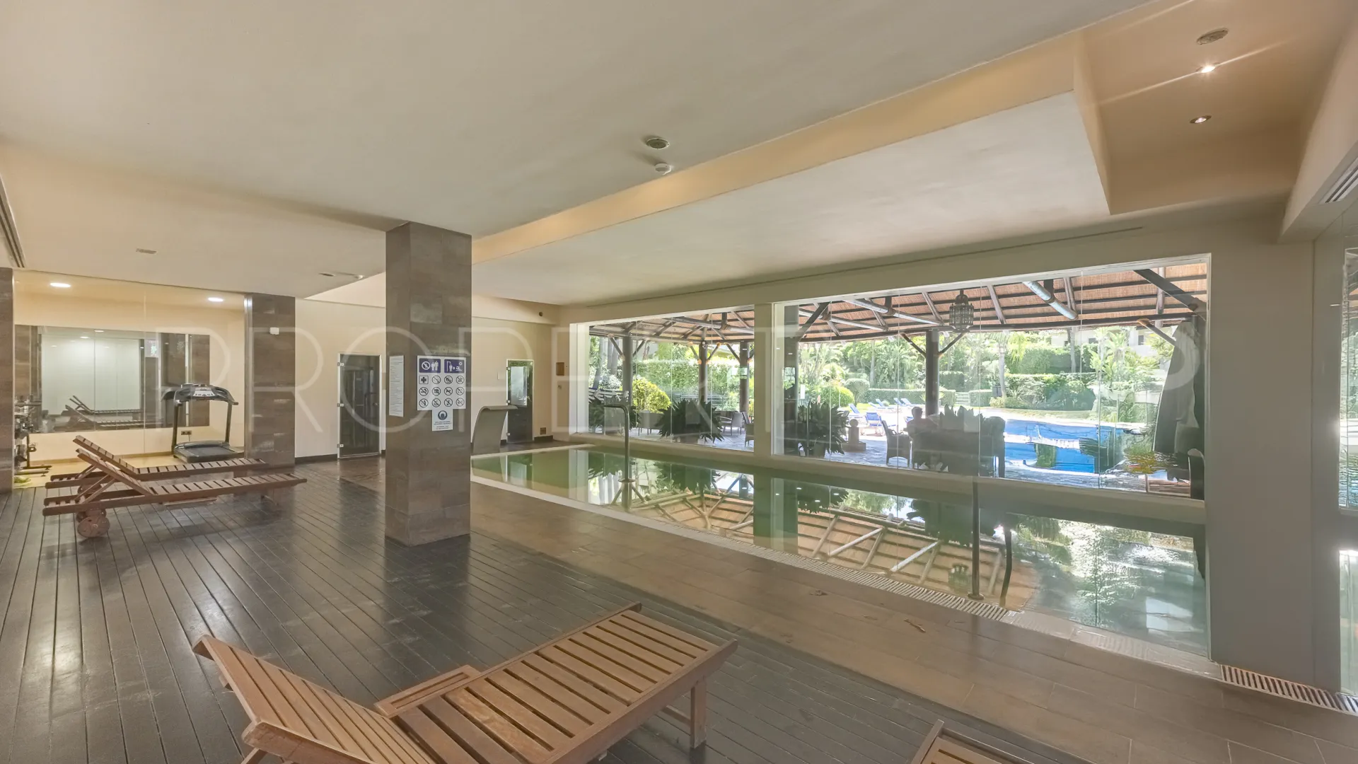 Comprar apartamento planta baja de 5 dormitorios en Benahavis