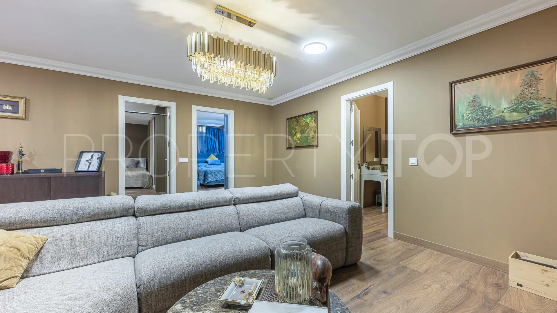 Comprar apartamento planta baja de 5 dormitorios en Benahavis