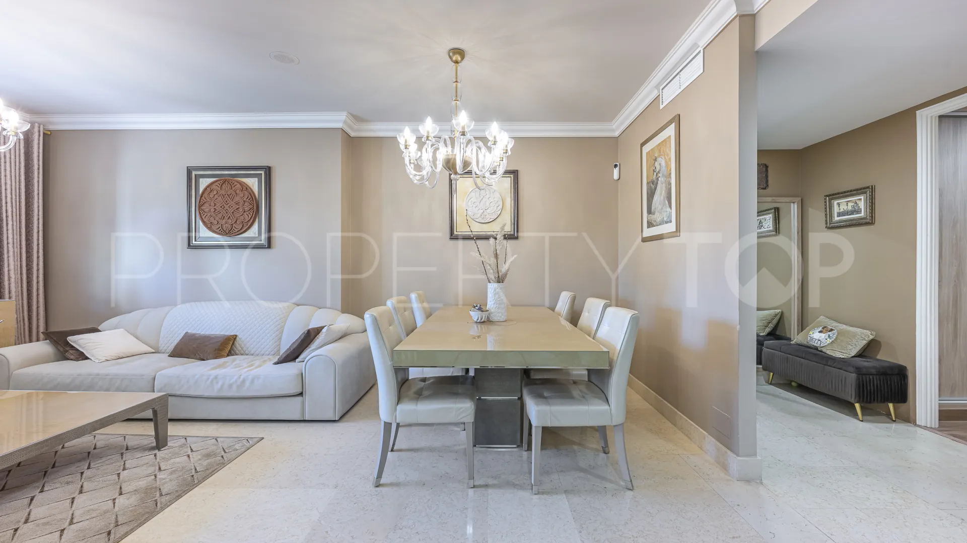 Comprar apartamento planta baja de 5 dormitorios en Benahavis