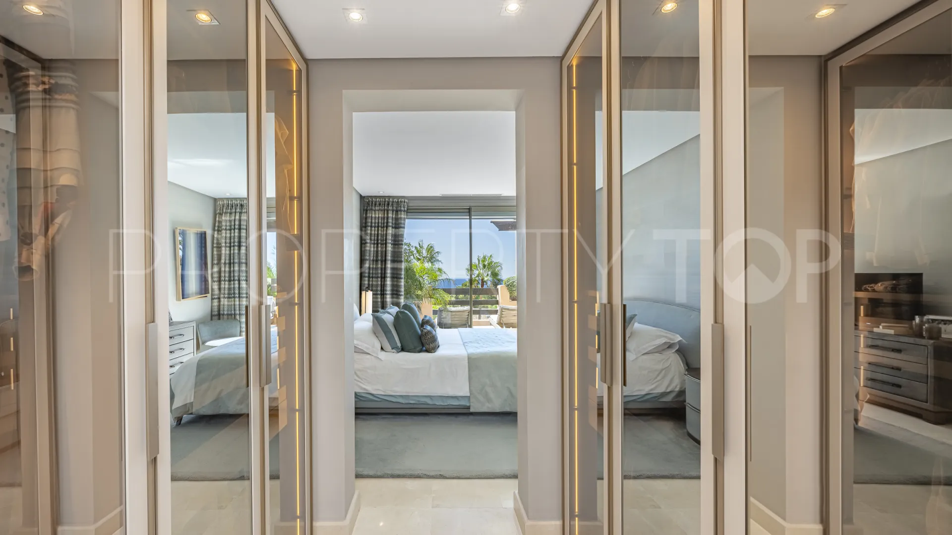 2 bedrooms penthouse in Mansion Club for sale