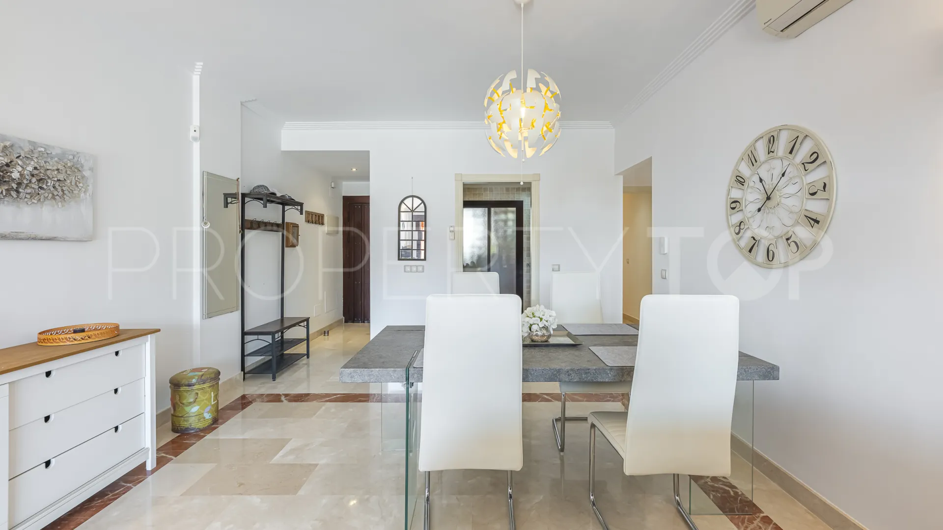 Se vende apartamento planta baja de 2 dormitorios en Buenas Noches