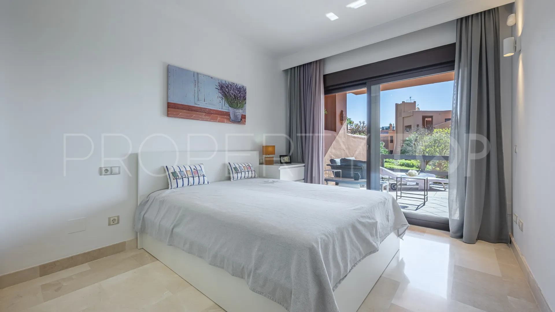Se vende apartamento planta baja de 2 dormitorios en Buenas Noches