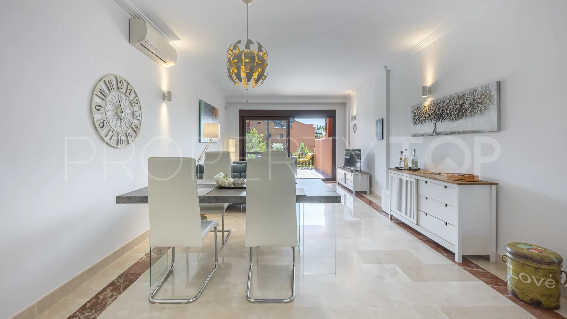 Se vende apartamento planta baja de 2 dormitorios en Buenas Noches