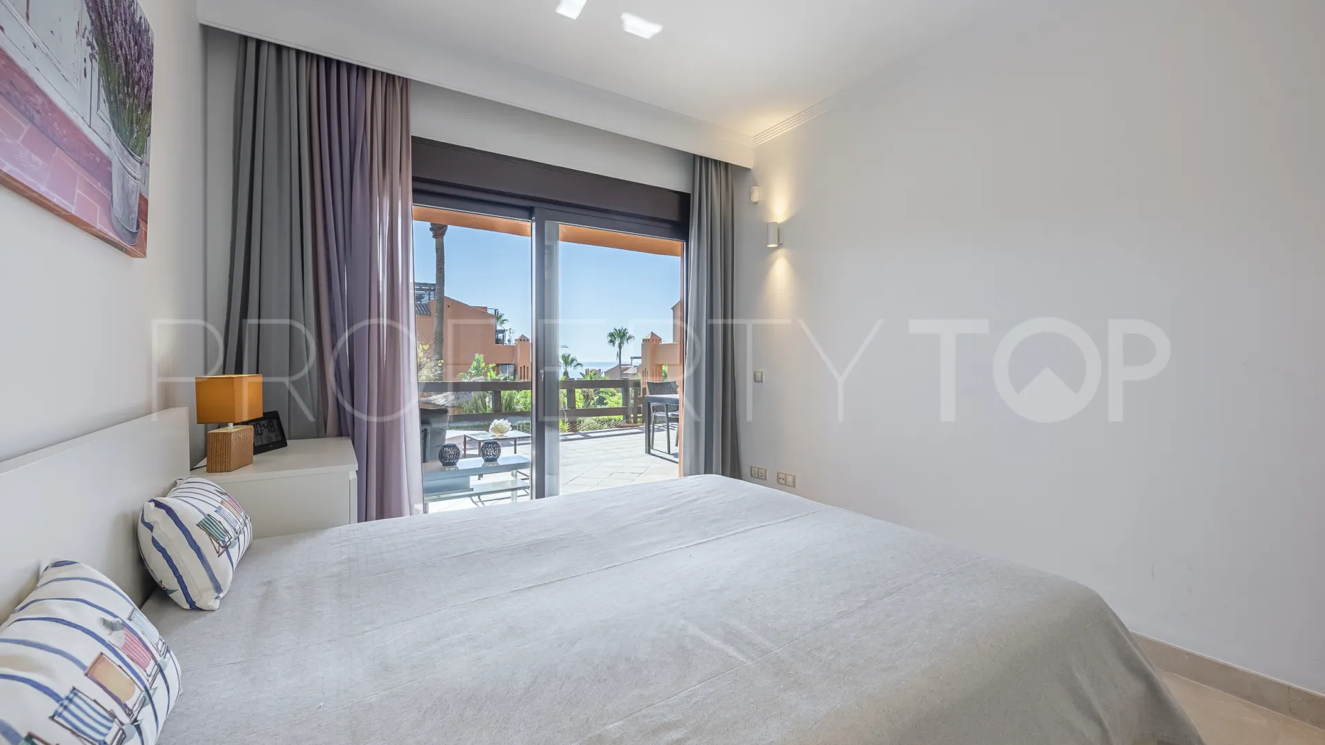 Se vende apartamento planta baja de 2 dormitorios en Buenas Noches