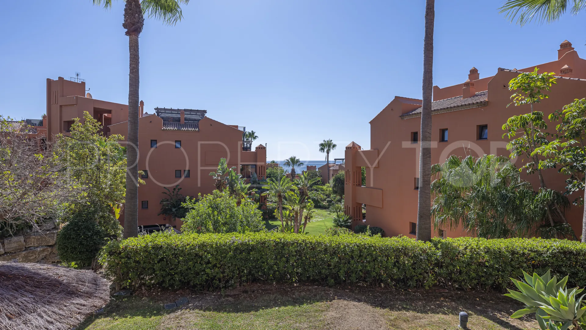 Se vende apartamento planta baja de 2 dormitorios en Buenas Noches