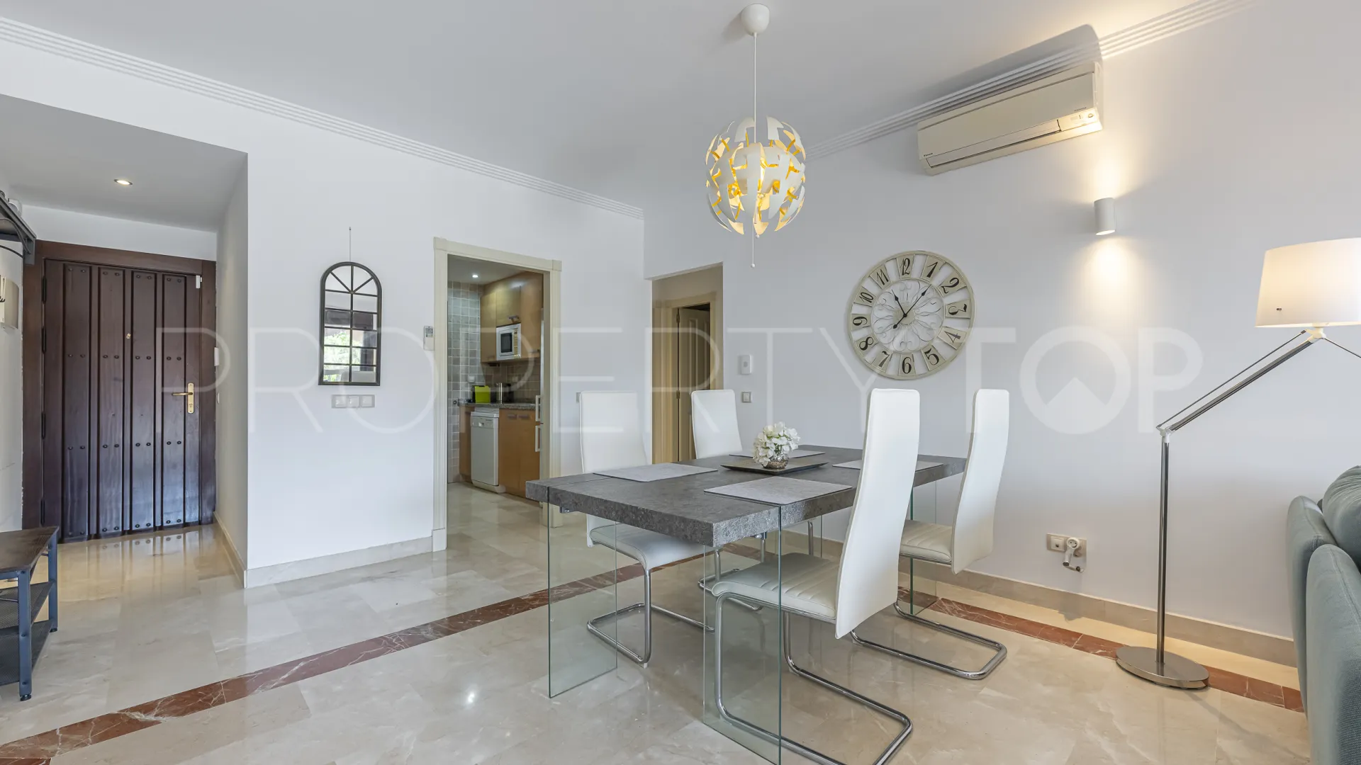 Se vende apartamento planta baja de 2 dormitorios en Buenas Noches
