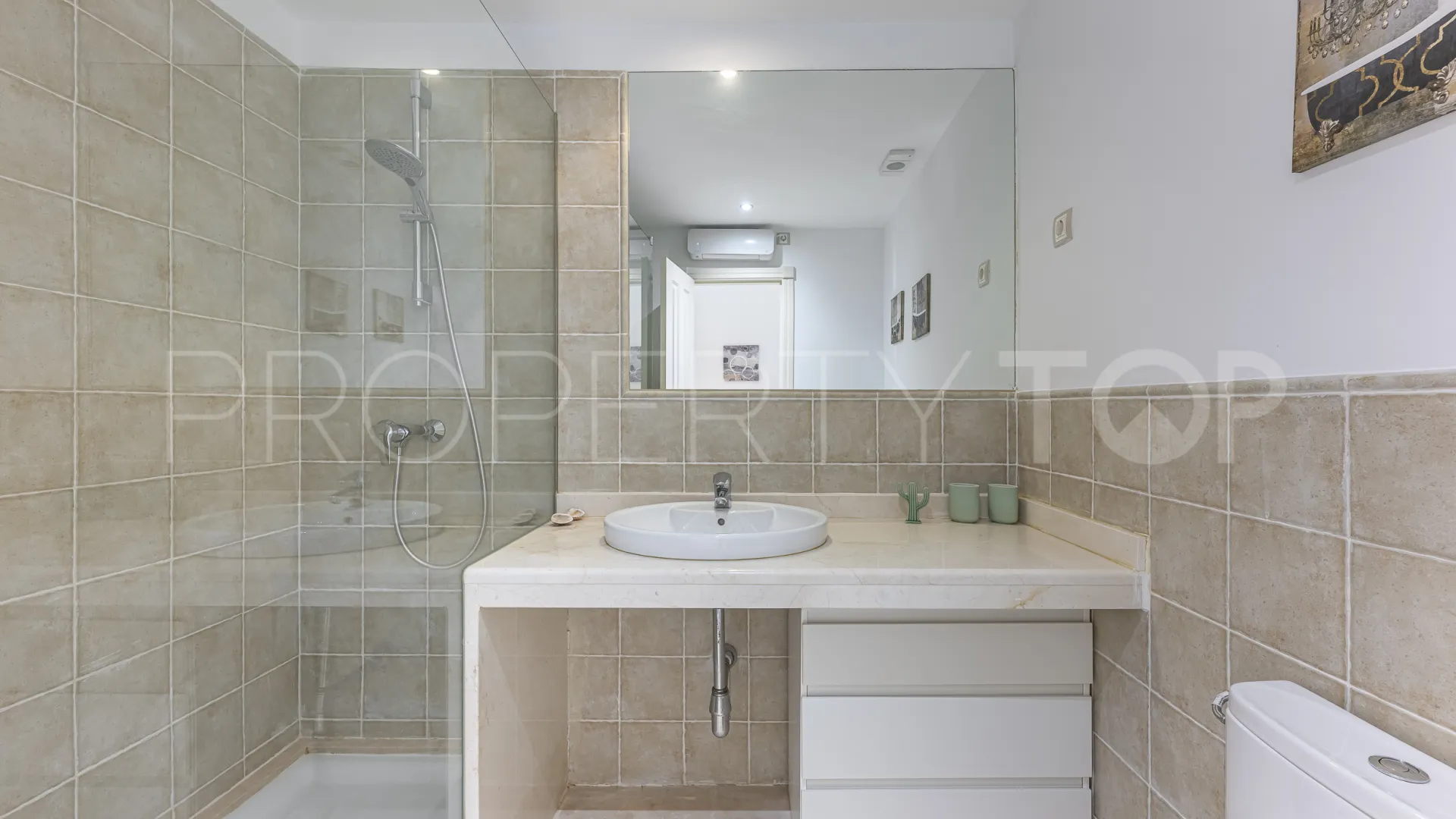 Se vende apartamento planta baja de 2 dormitorios en Buenas Noches
