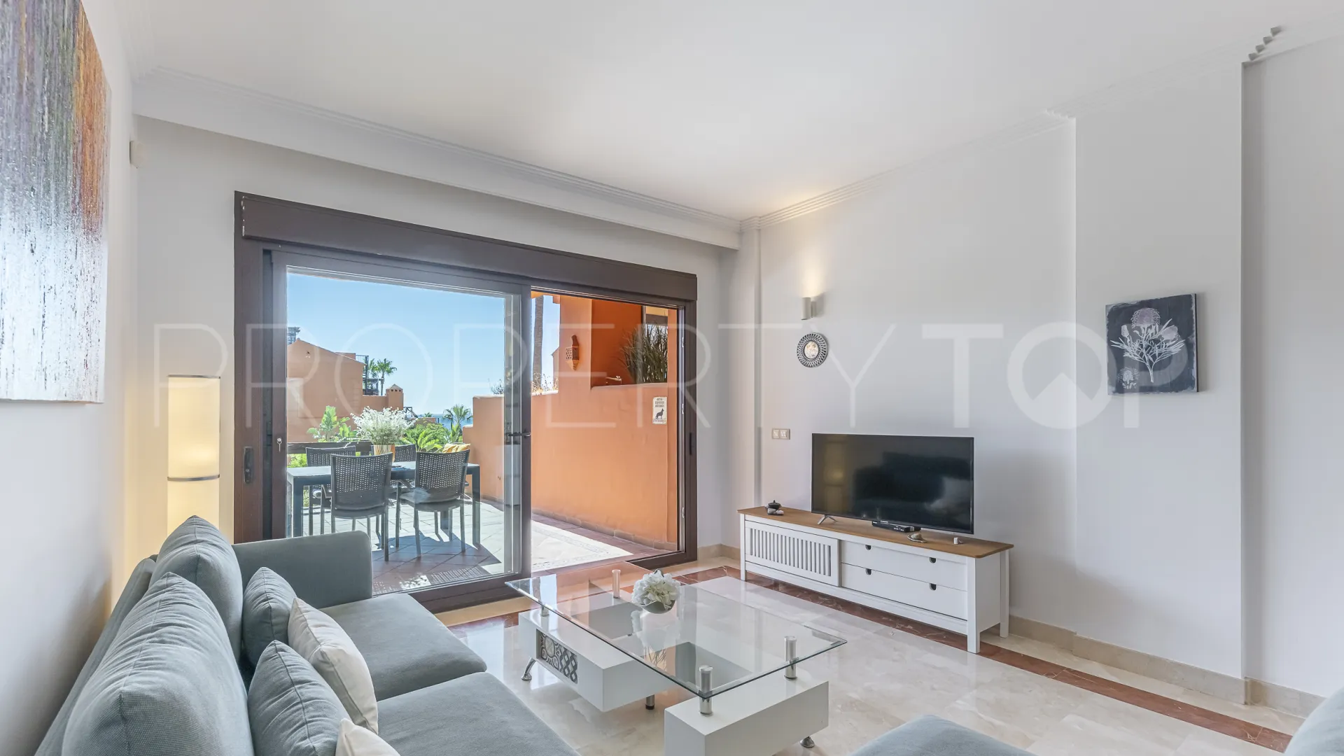 Se vende apartamento planta baja de 2 dormitorios en Buenas Noches