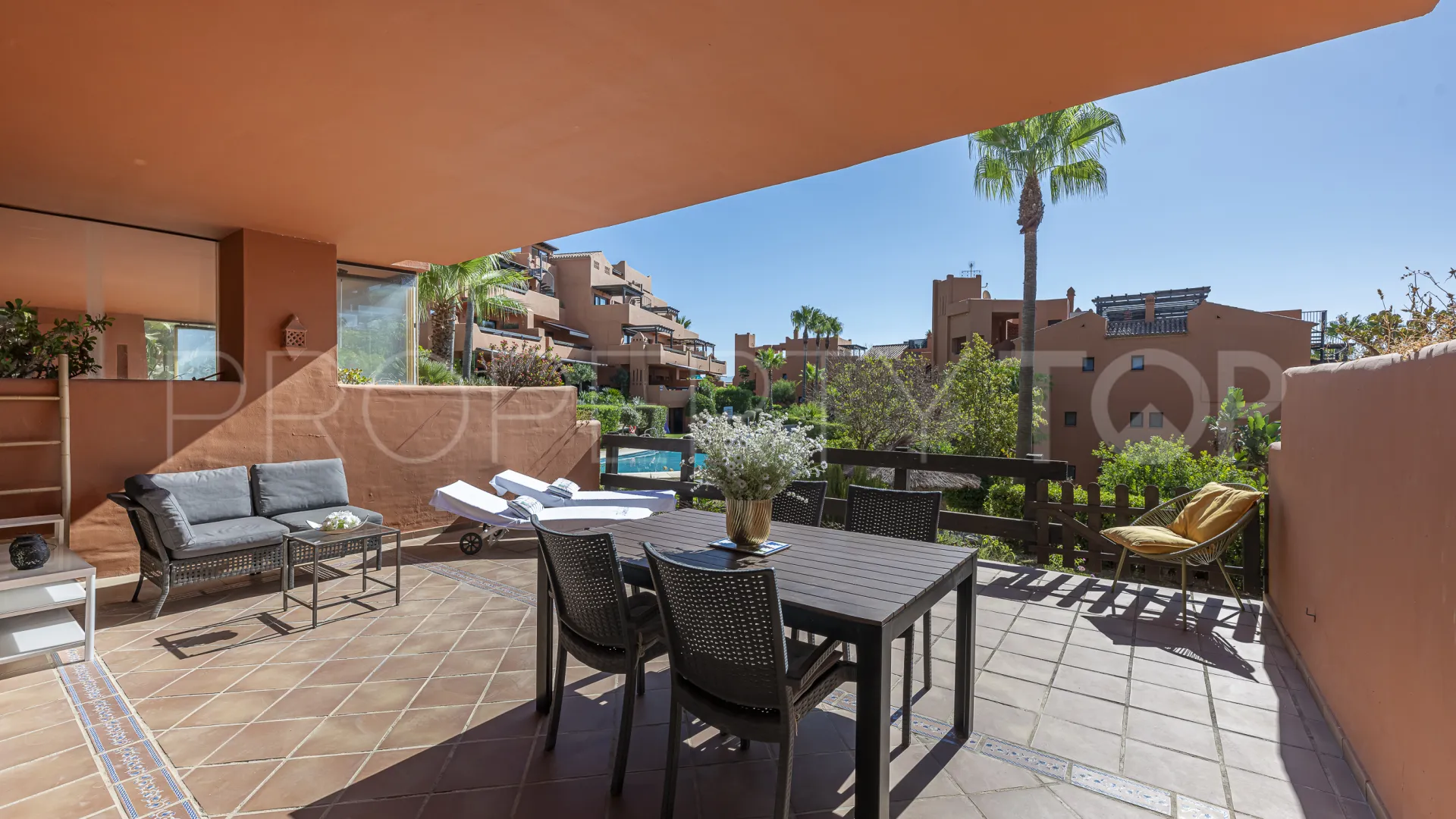 Se vende apartamento planta baja de 2 dormitorios en Buenas Noches
