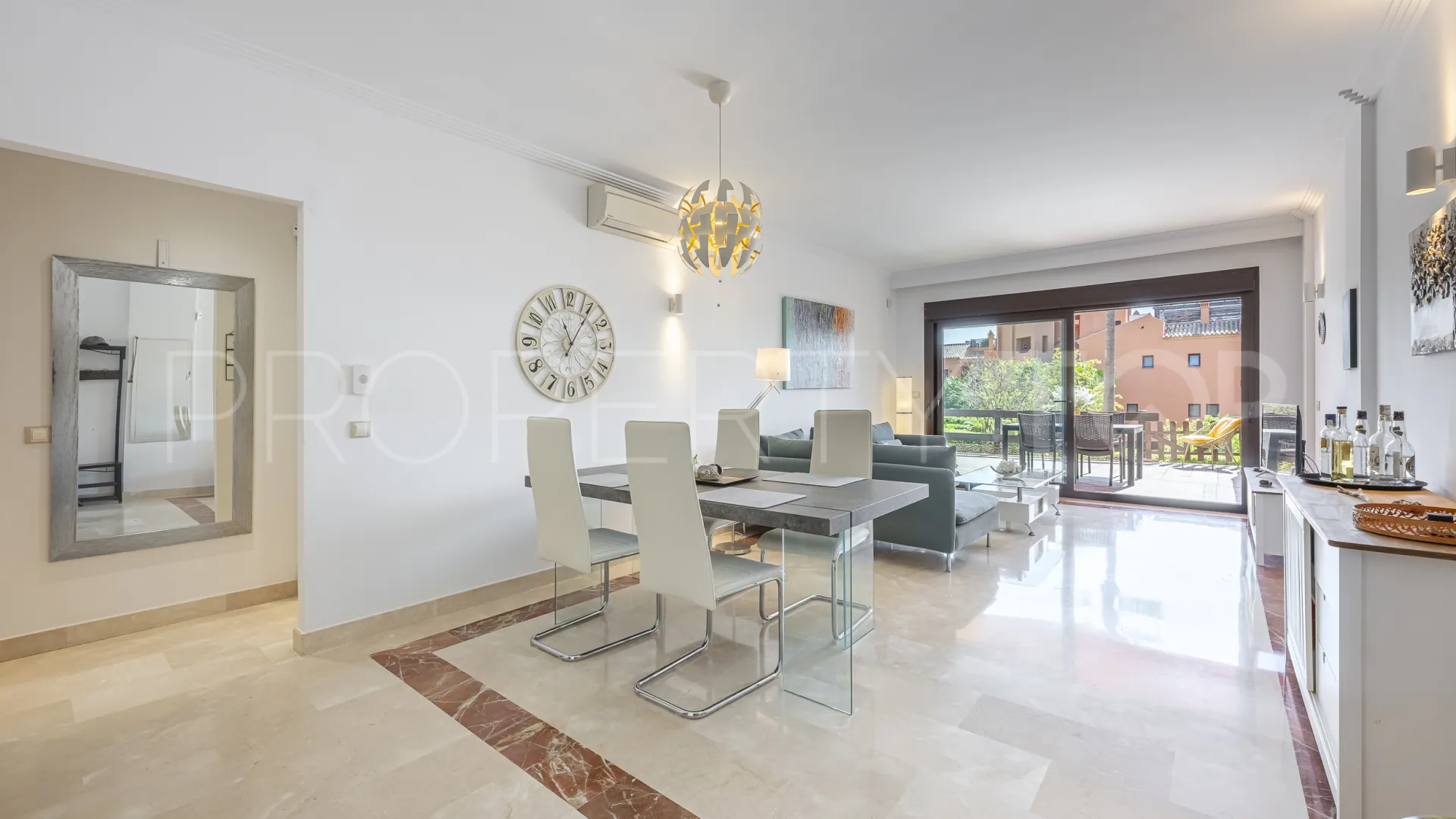 Se vende apartamento planta baja de 2 dormitorios en Buenas Noches
