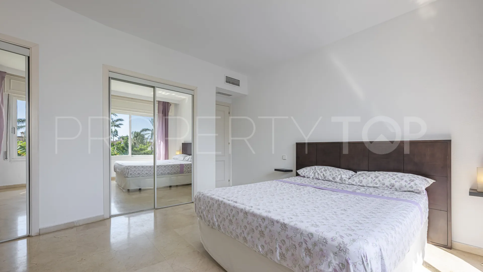 Ático en venta de 3 dormitorios en Estepona