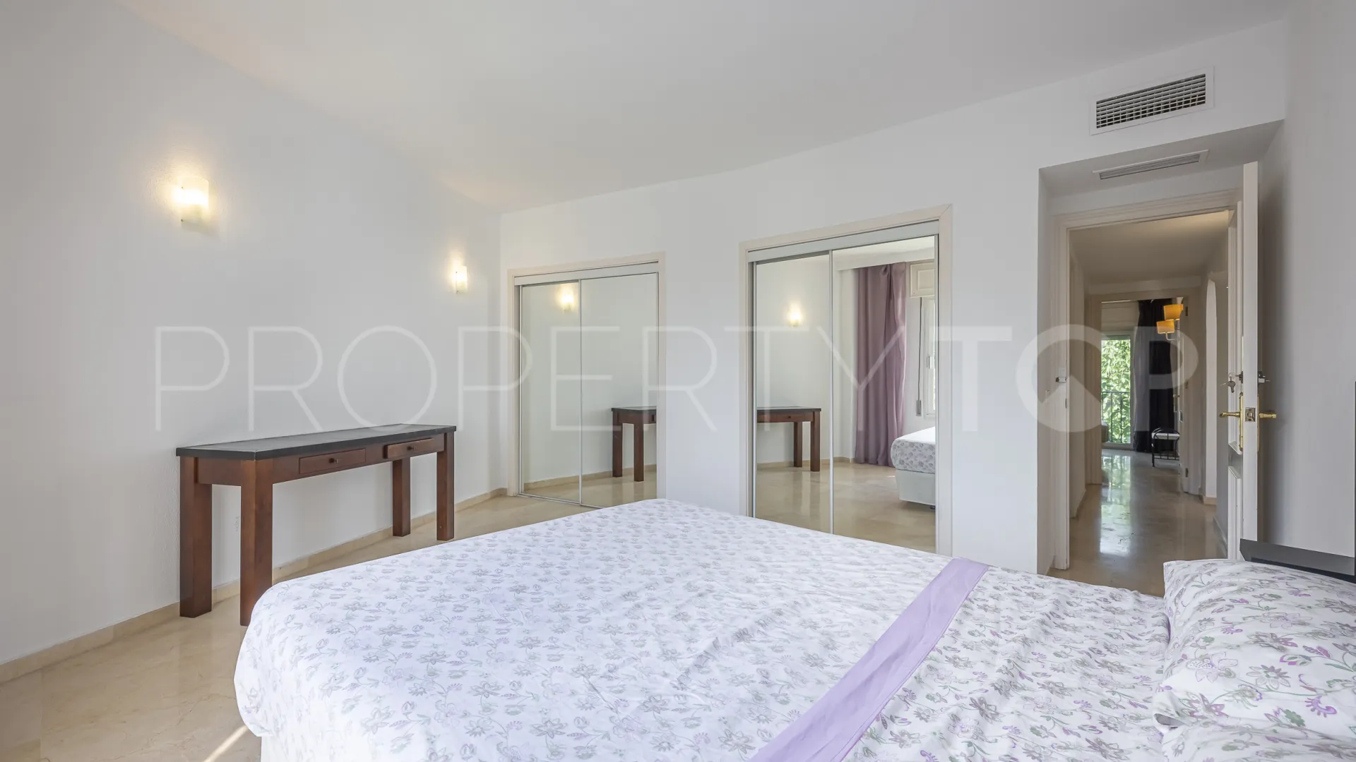 Ático en venta de 3 dormitorios en Estepona