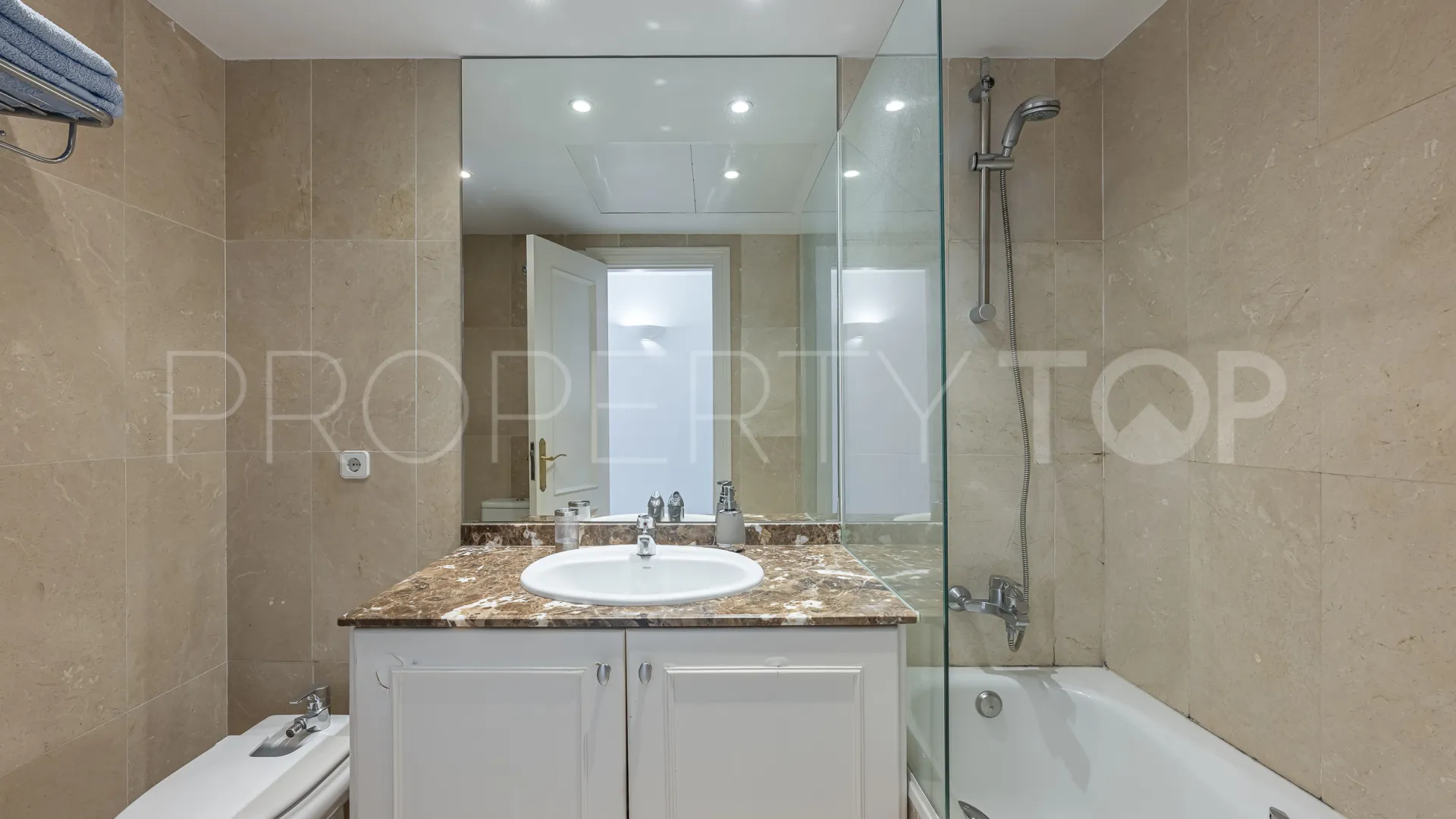 Ático en venta de 3 dormitorios en Estepona