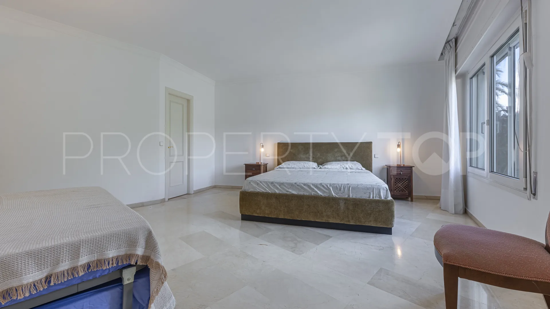 Ático en venta de 3 dormitorios en Estepona