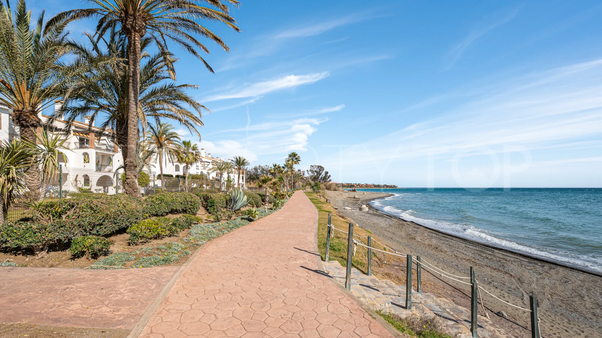 Ático en venta de 3 dormitorios en Estepona