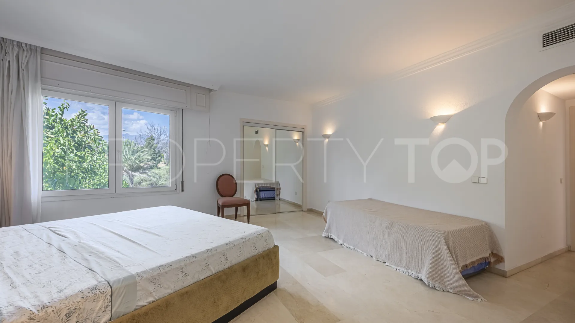 Ático en venta de 3 dormitorios en Estepona