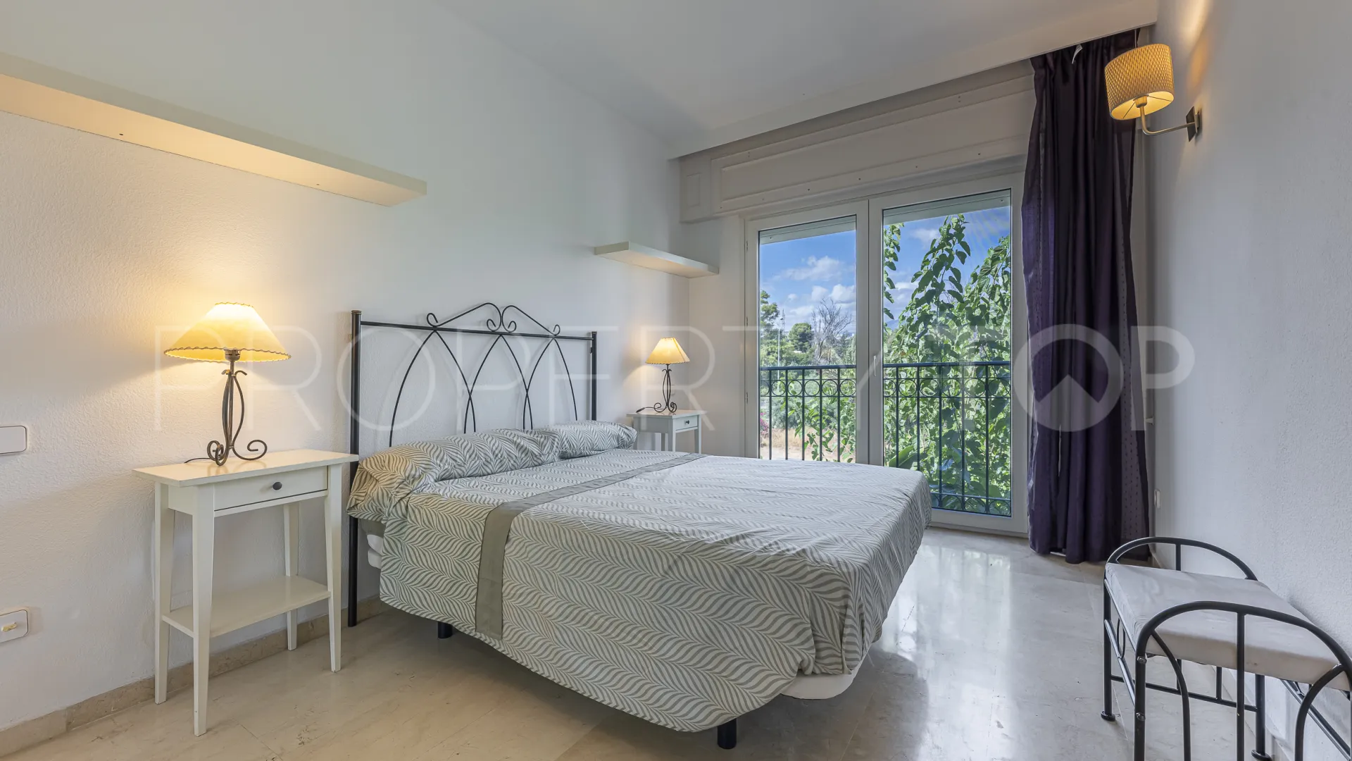Ático en venta de 3 dormitorios en Estepona